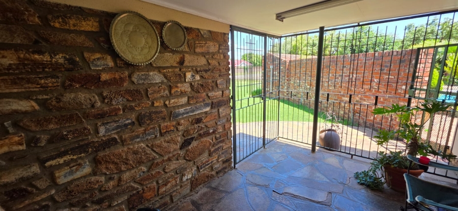 8 Bedroom Property for Sale in Meiringspark North West